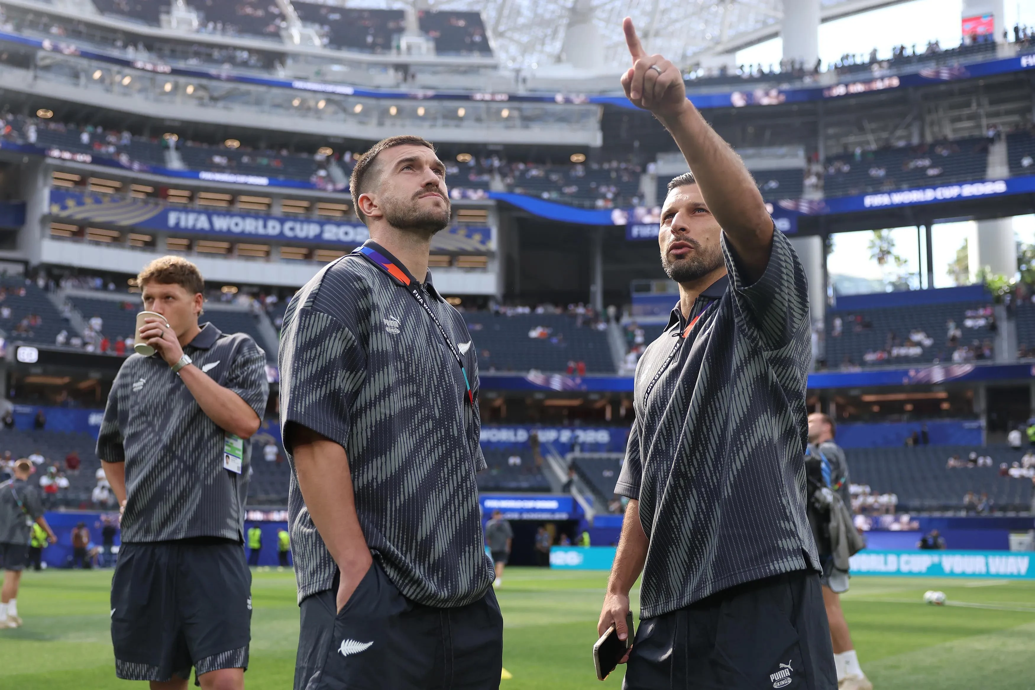 皇家马德里两亿欧元签下法国前锋姆巴佩完成锋线升级